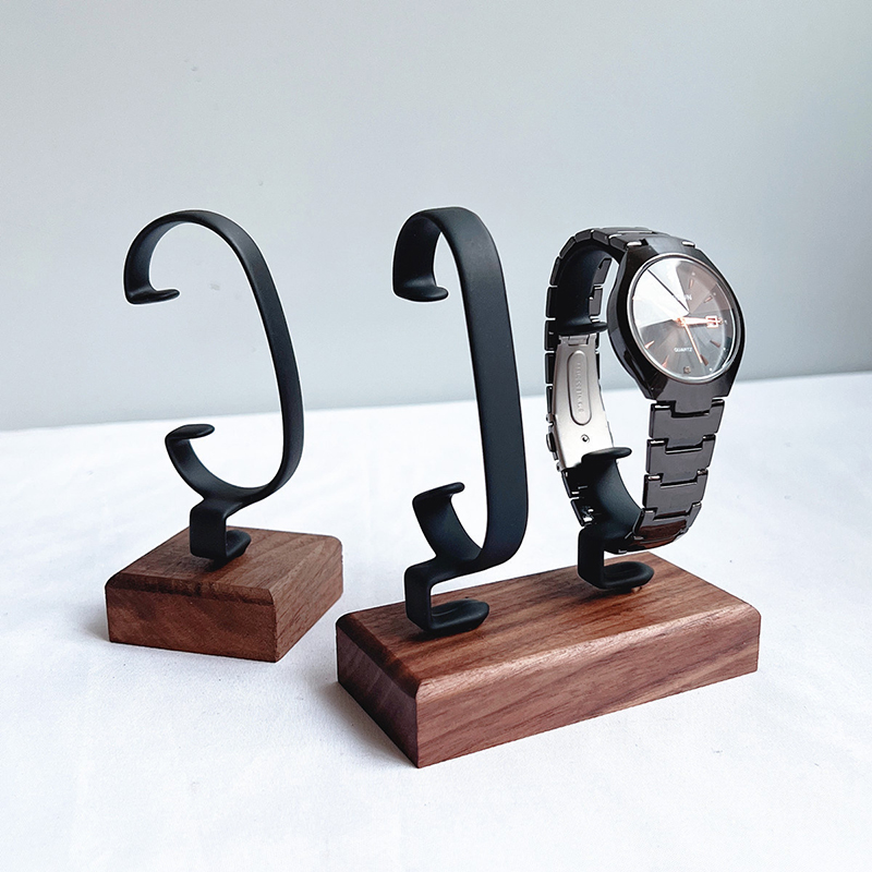 Jewelry And Watches Inc - حامل عرض مجوهرات خشبي على شكل