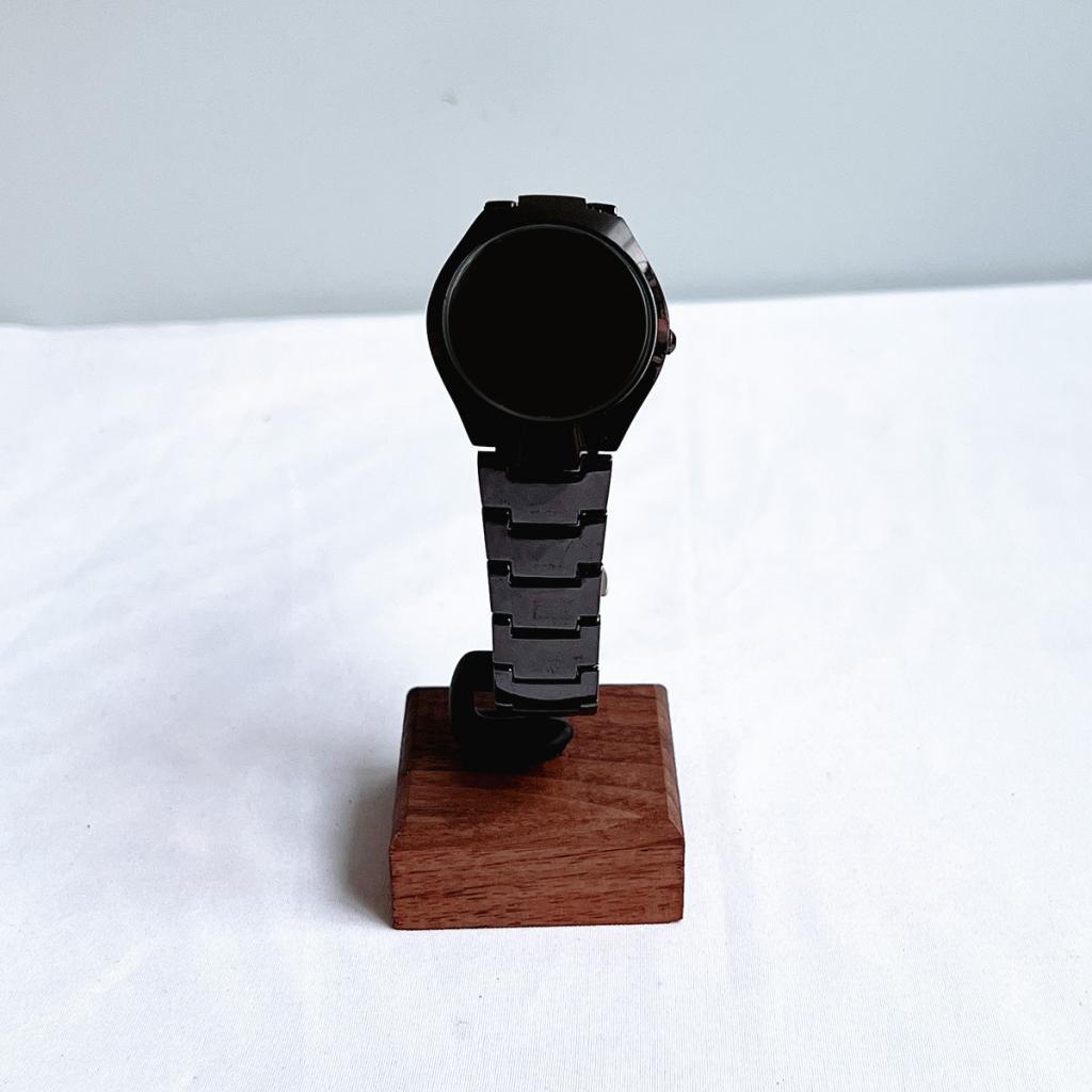 حامل عرض ساعات على شكل حرف C،  - مراجعة Jewelry And Watches Inc وسعره